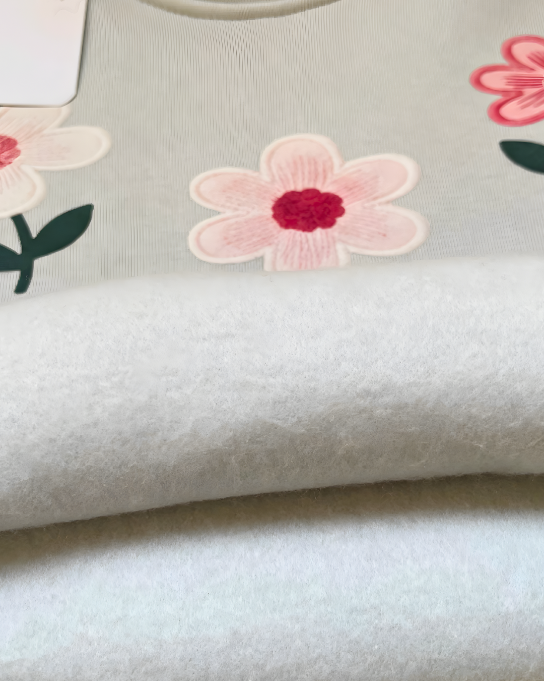 سويت شيرت بطبعة الورود - رمادي